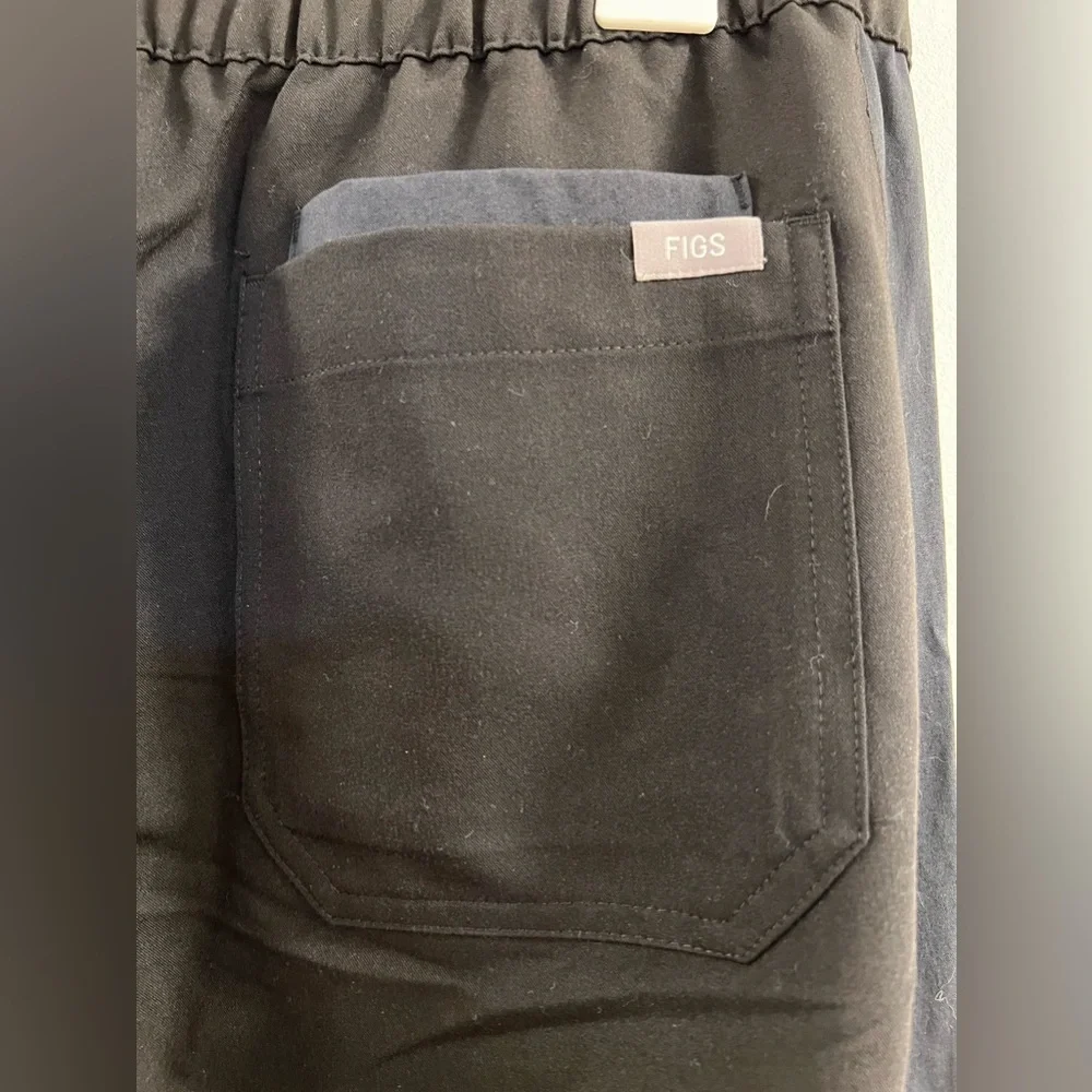 16. FIGS PISCO PANELED CLASSIC SCRUB PANT